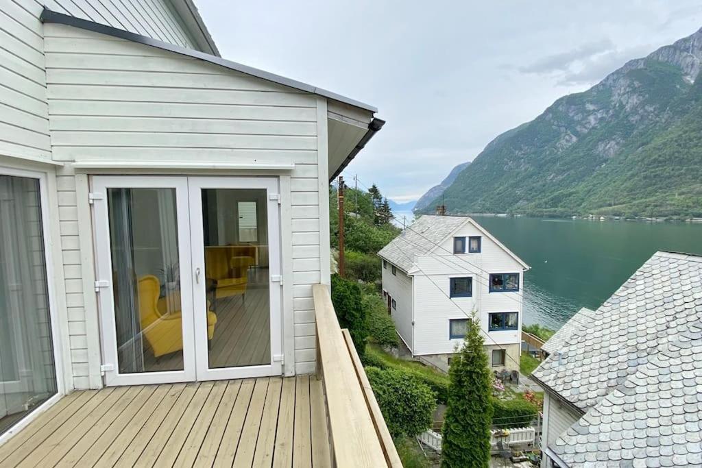 Villa Fjordside Panorama House Trolltunga à Odda Extérieur photo